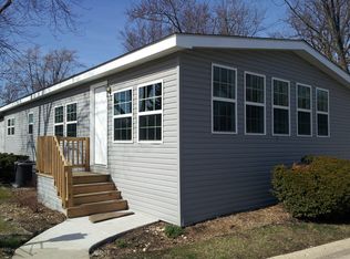 1062 Lakewood Rd, Elgin, IL 60123