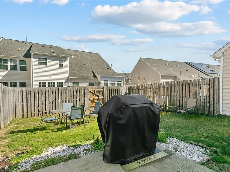 126 Brock St — Photo 36