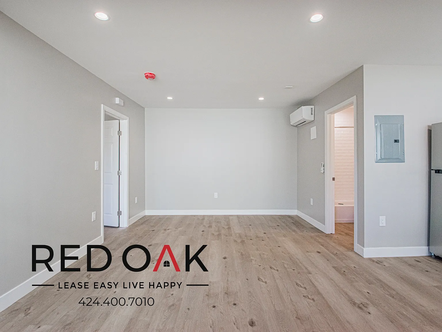 Bright and Welcoming One Bedroom with Open Floor Plan and Included Parking ~ In Prime LA! — Photo 4