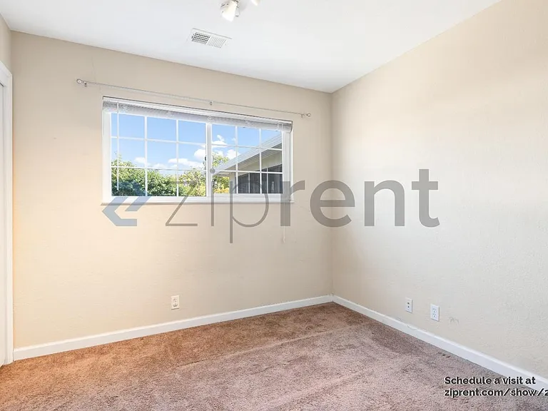 6088 Tourraine Dr — Photo 12