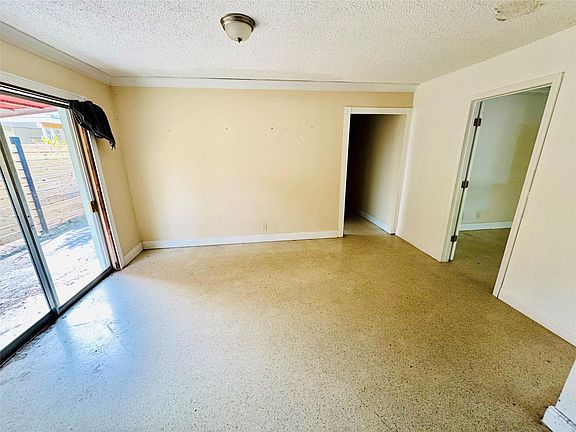 4th image of 920 NE 39th Street