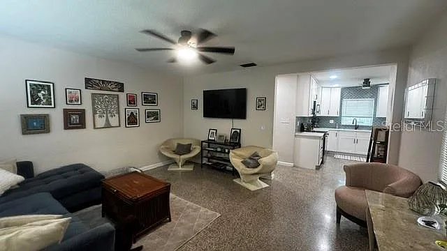 3 bed, 1.0 bath, 1104 sqft, $2,750 — Photo 2