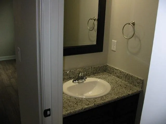 3513 Anchor Ct NE — Photo 3