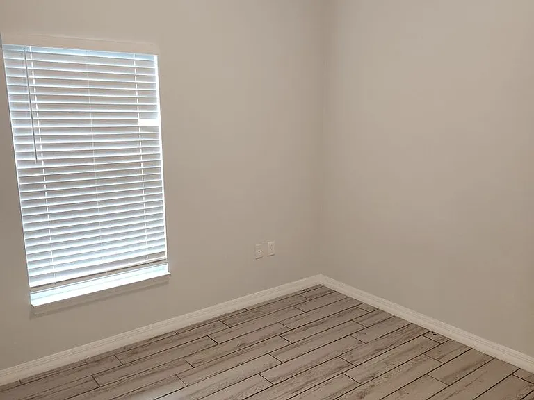 1108 Constantine St — Photo 15