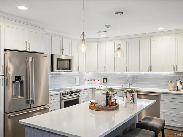 606 Sara Circle, Port Jefferson Station, NY 11776