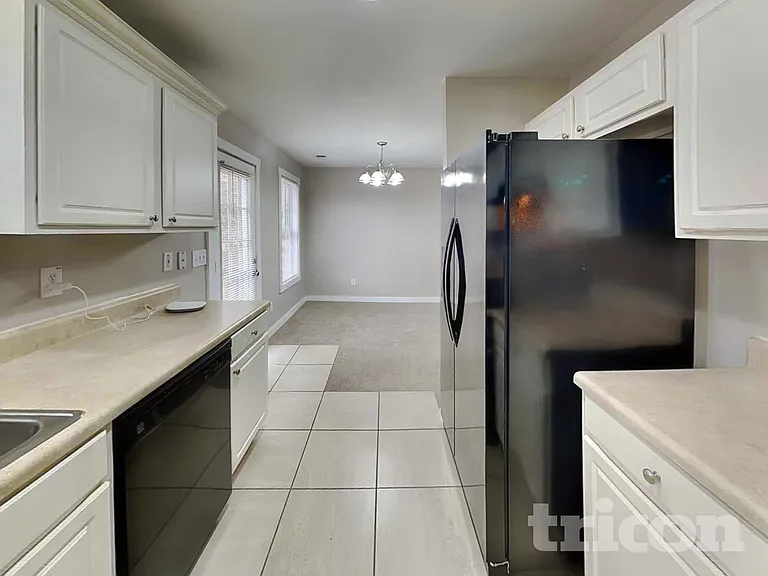 1048 Whispering Woods Dr — Photo 5
