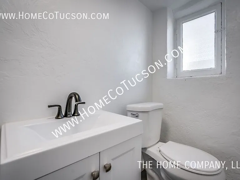 940 E Florita St — Photo 24