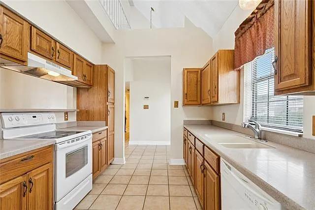 277 Moonraker Dr — Photo 3