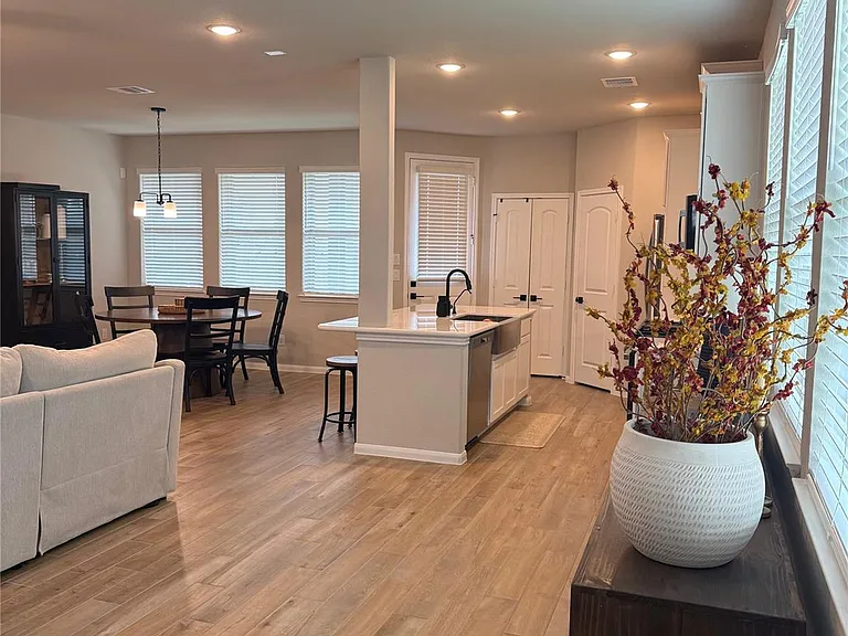 5504 Hyde Park Dr — Photo 7