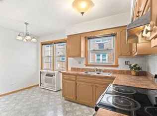 9575 Maple Dr APT 2S, Des Plaines, IL 60018