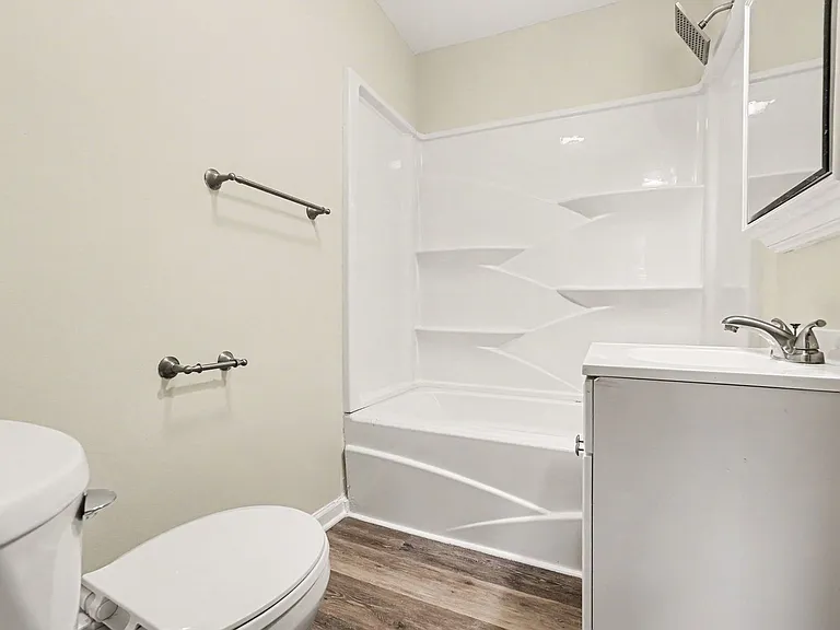 319 Brock Sq — Photo 21