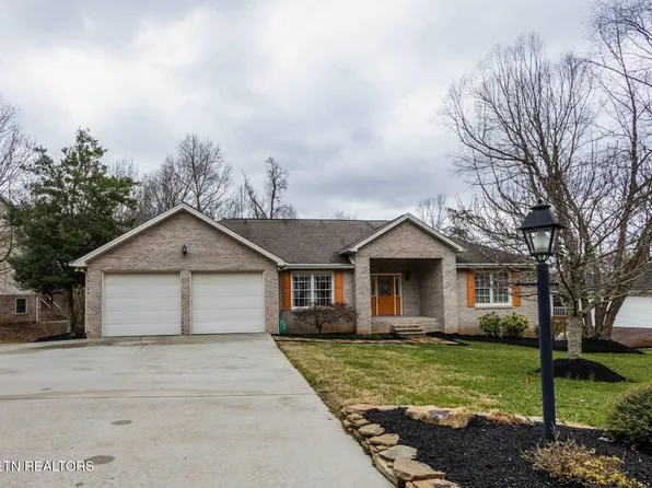 182 Country Walk Dr, Powell, TN 37849