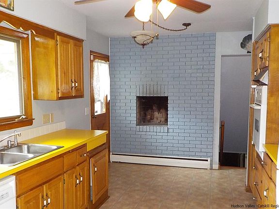 3rd image of 16 Garden Ct