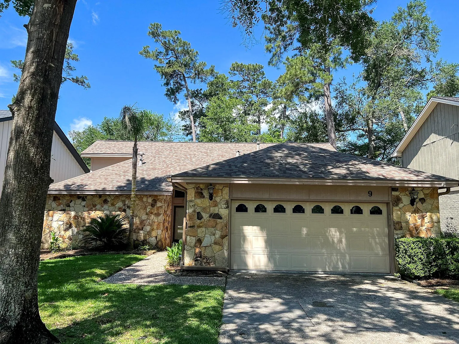3 bed, 2.5 bath, 2717 sqft, $3,900 — Photo 2