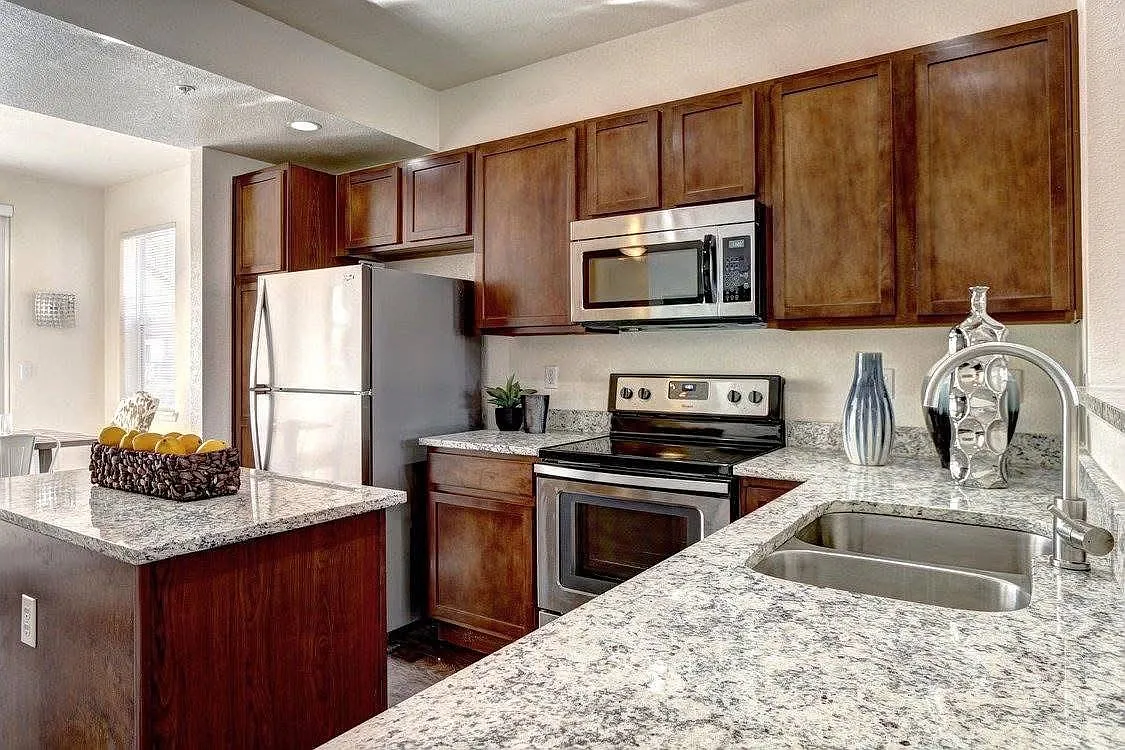 2 bed, 1450 sqft, $2,395 — Photo 2