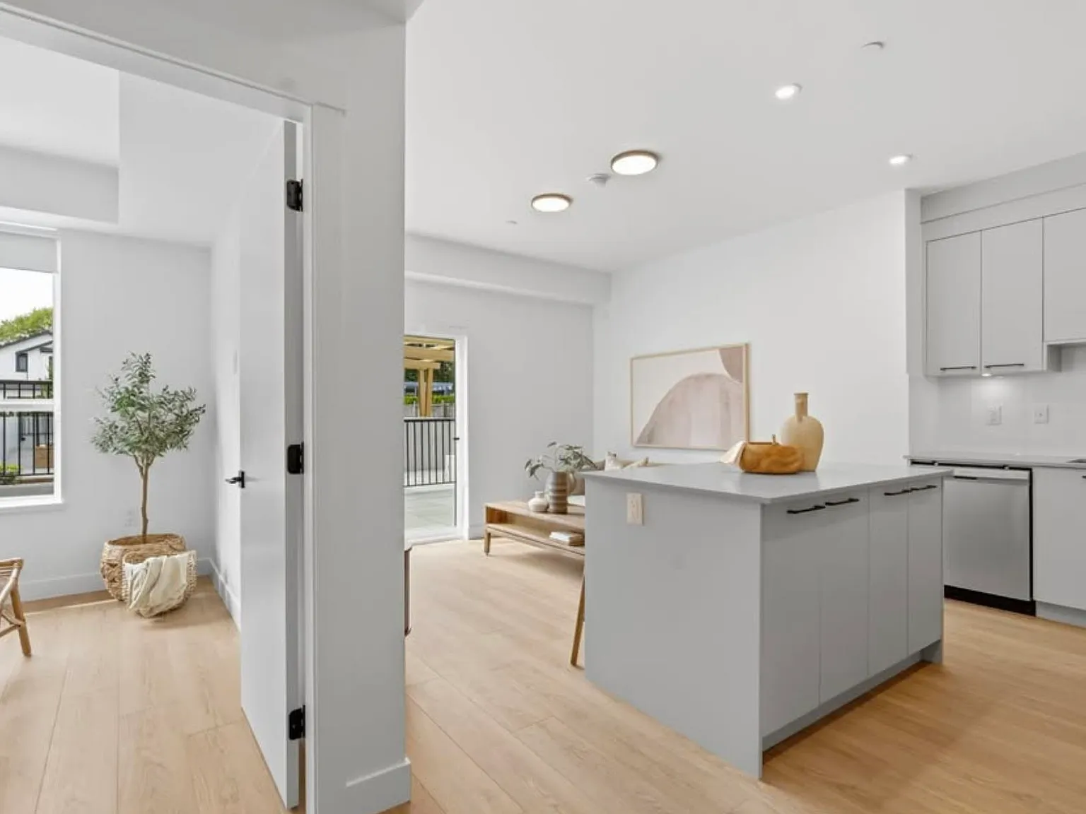 2 bed, 732 sqft, $2,350 — Photo 3