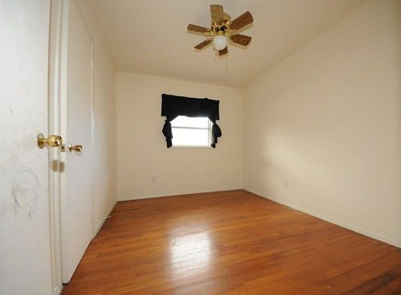 4th image of 1110 Broadmoor Ave