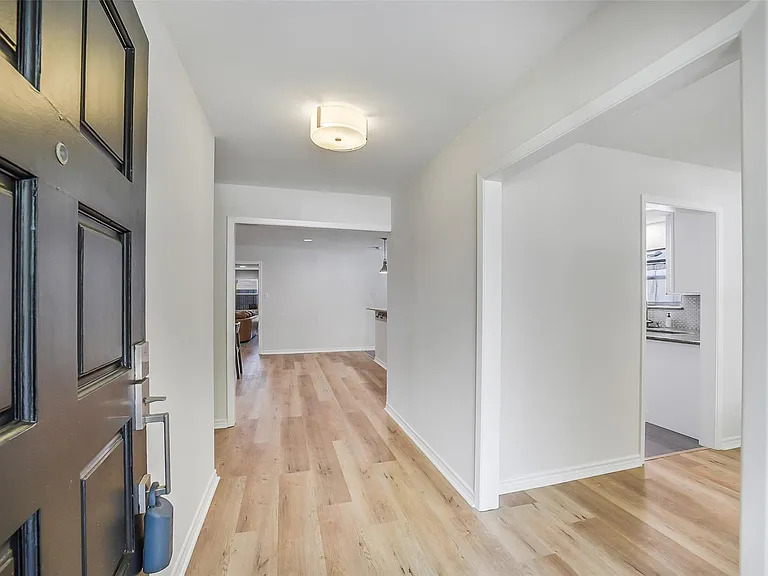 6215 Queensloch Dr — Photo 3