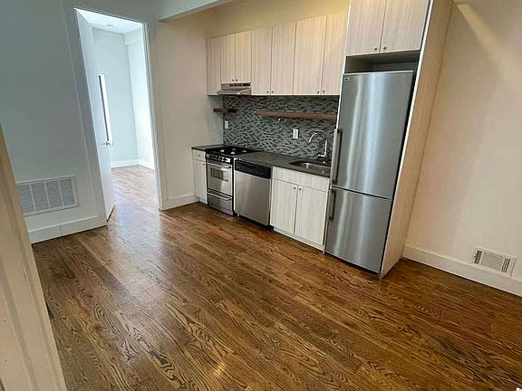 5th image of 353 Irving Ave #1C