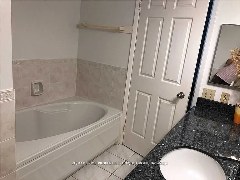 717 Bay St #504 — Photo 7