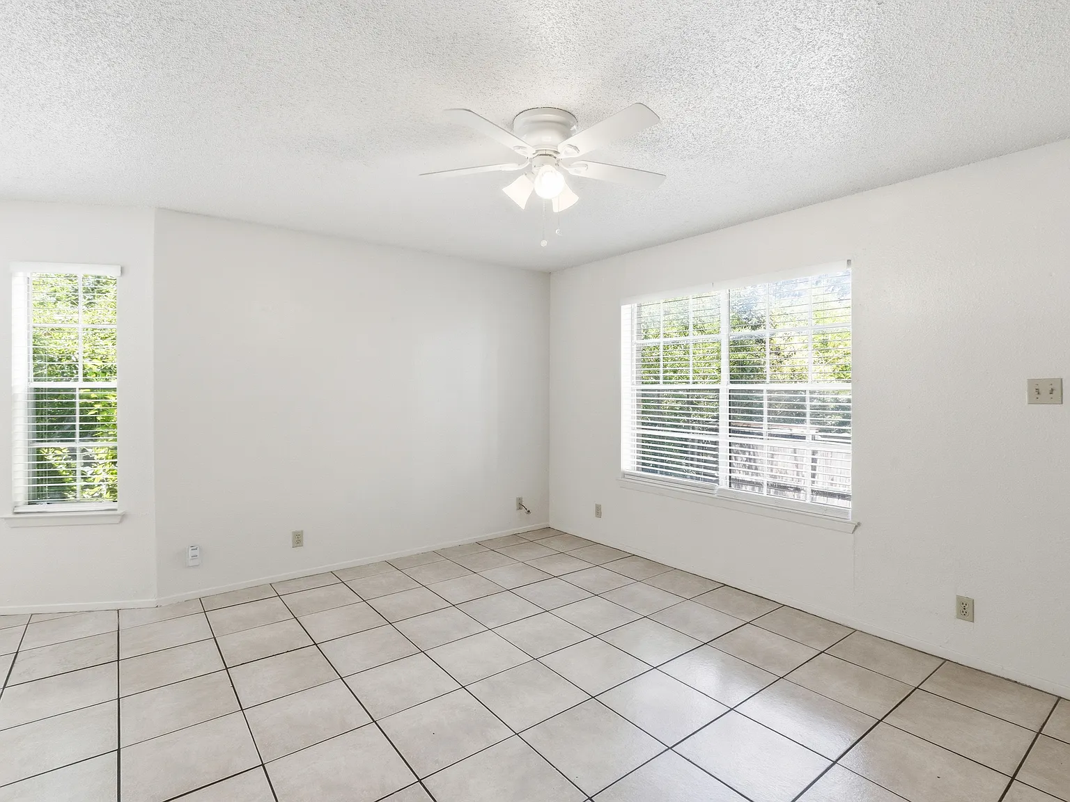 2 bed, 2.5 bath, 1023 sqft, $1,195 — Photo 4