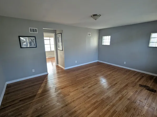 10236 Halls Ferry Rd, Saint Louis, MO 63136