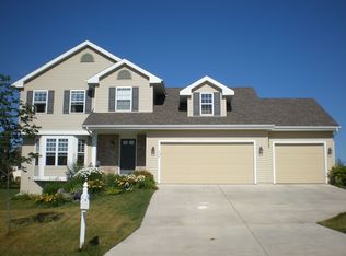 370 Kelvington Dr, Sun Prairie, WI 53590