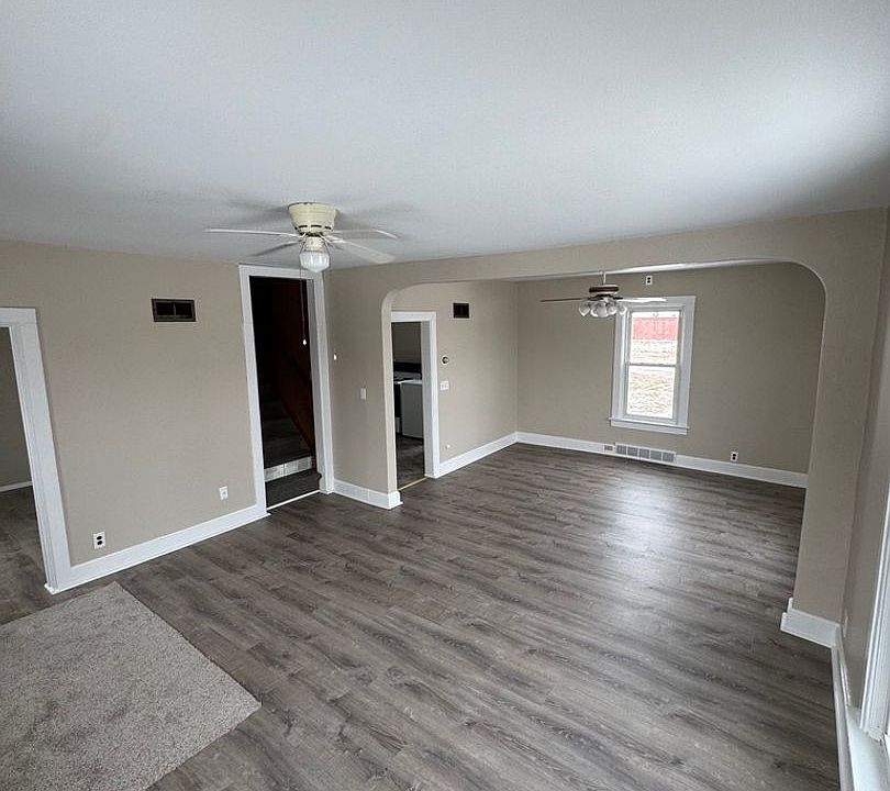 1st image of 102 2nd Ave NW #100