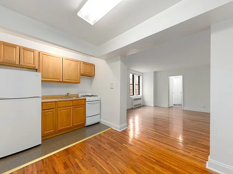 86-09 208th St #3E — Photo 1