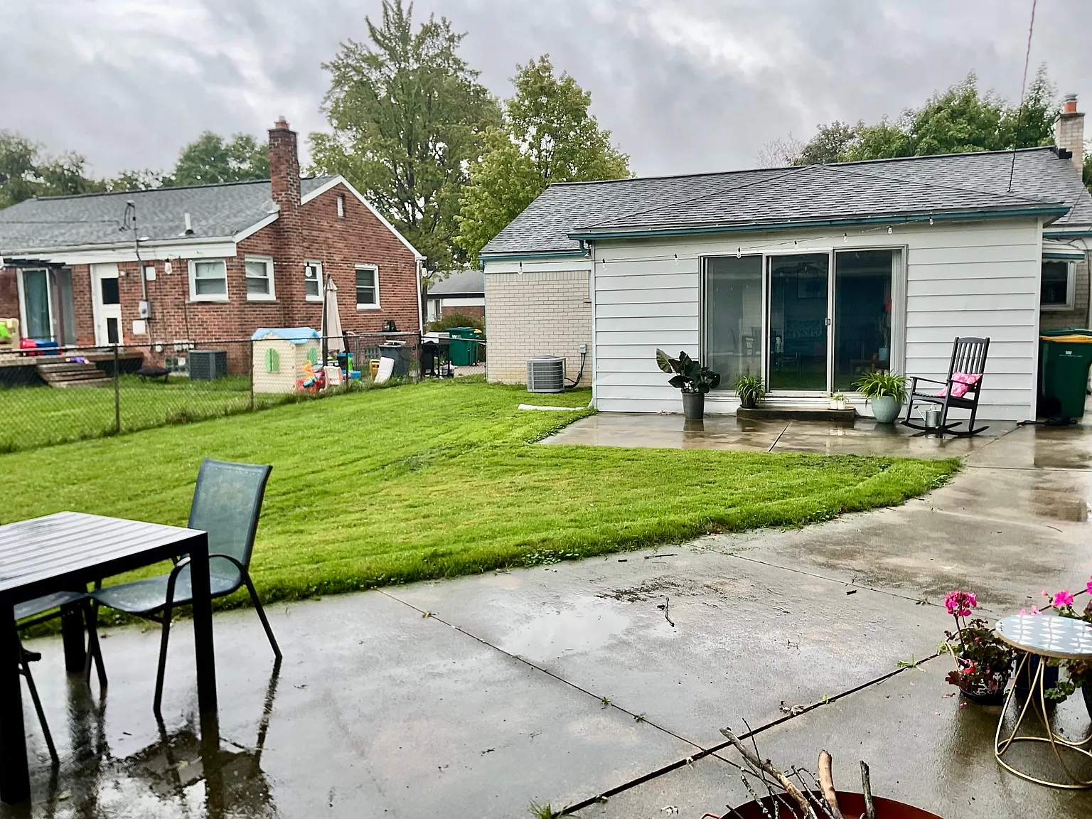 3 bed, 1278 sqft, $2,000 — Photo 3