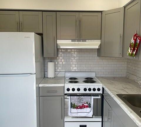 2nd image of 290 NE 41st St #290