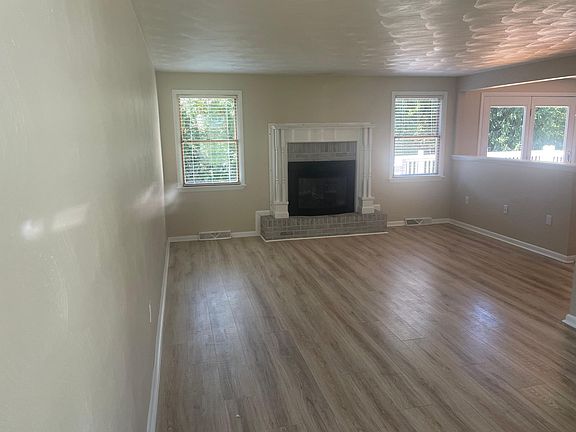 4th image of 324 Dogwood Dr