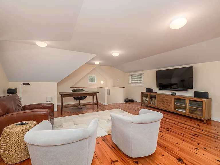 862 Old Sag Harbor Rd — Photo 27