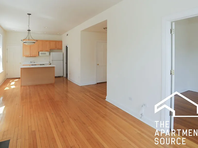 3846 N Southport Ave #3 — Photo 3