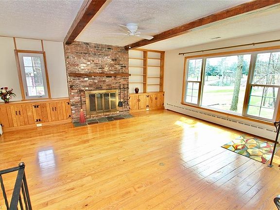 3rd image of 3575 Hawthorne Dr