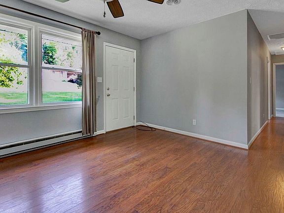 4th image of 1455 Wall St