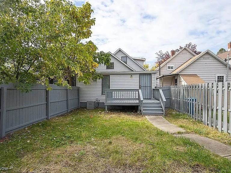 1037 Washington Ave — Photo 15