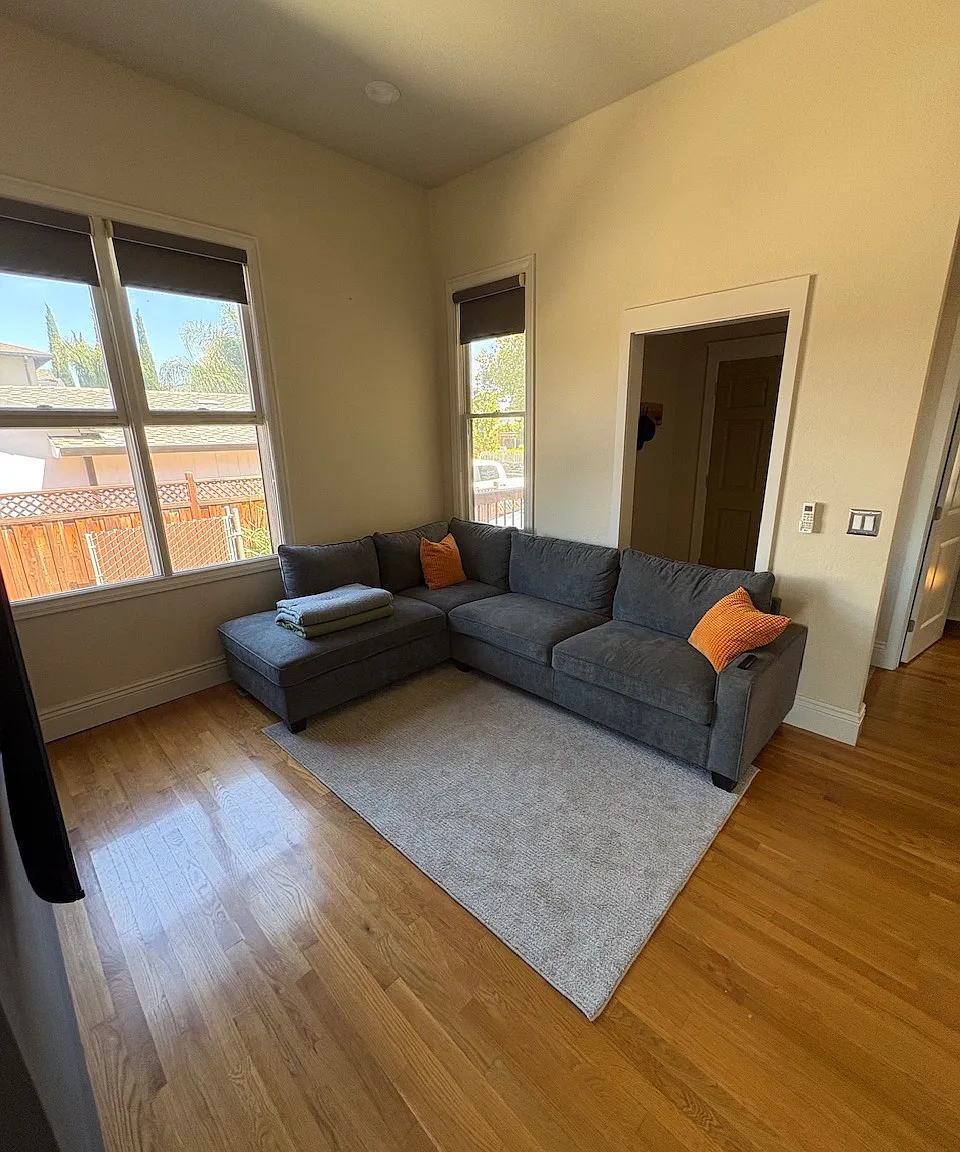 2 bed, 988 sqft, $4,475 — Photo 4