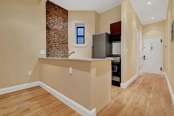 Rented by Cooper & Cooper Real Estate | media 9