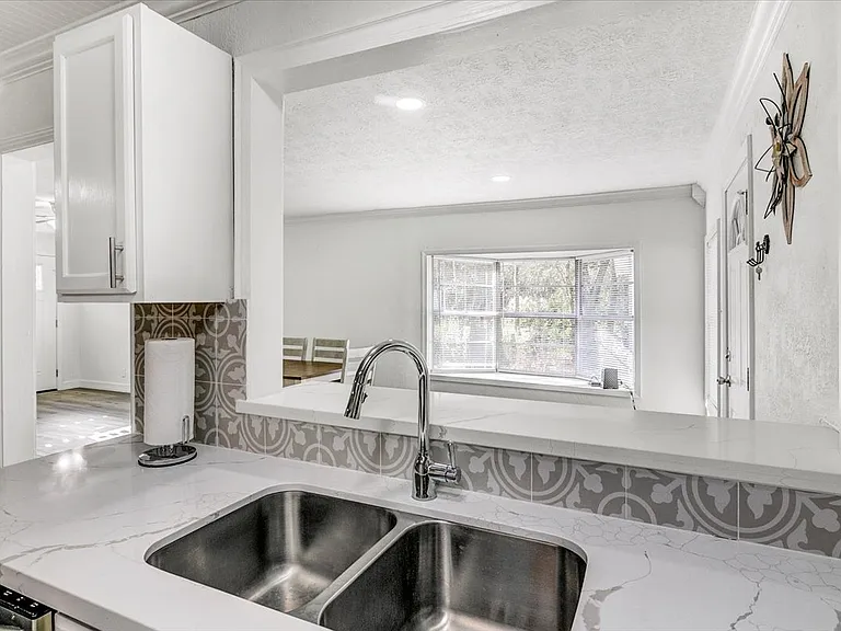 185 Weiss Bluff Rd — Photo 7
