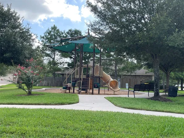 627 Oak Circle Dr E, Conroe, TX 77301