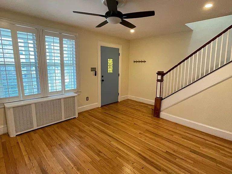 539 24th St NE — Photo 9