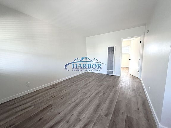 5th image of 13916 Hawthorne Way APT E