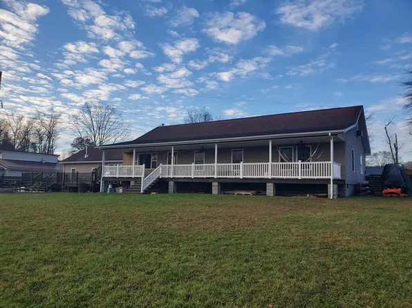 81 Sidney St, Oak Hill, WV 25901
