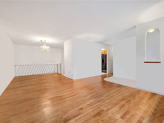 3rd image of 51 Nadine Ln