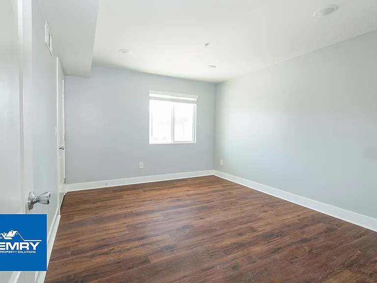 814 N Wilmington Blvd — Photo 9