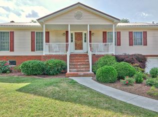 2520 Glade Dr, Christiansburg, VA 24073