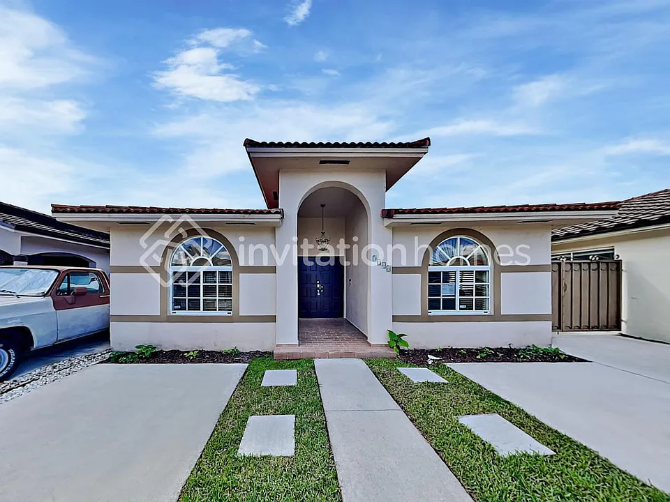 3166 W 79th Pl