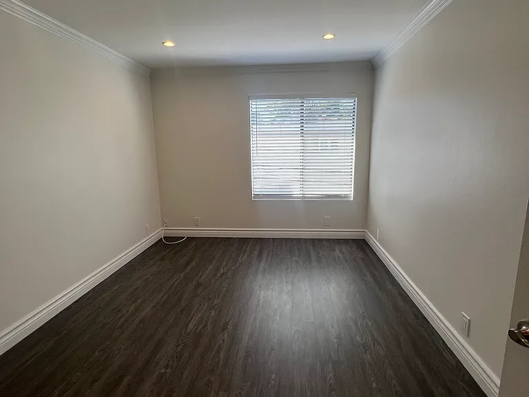4307 Whitsett Ave #204 — Photo 32