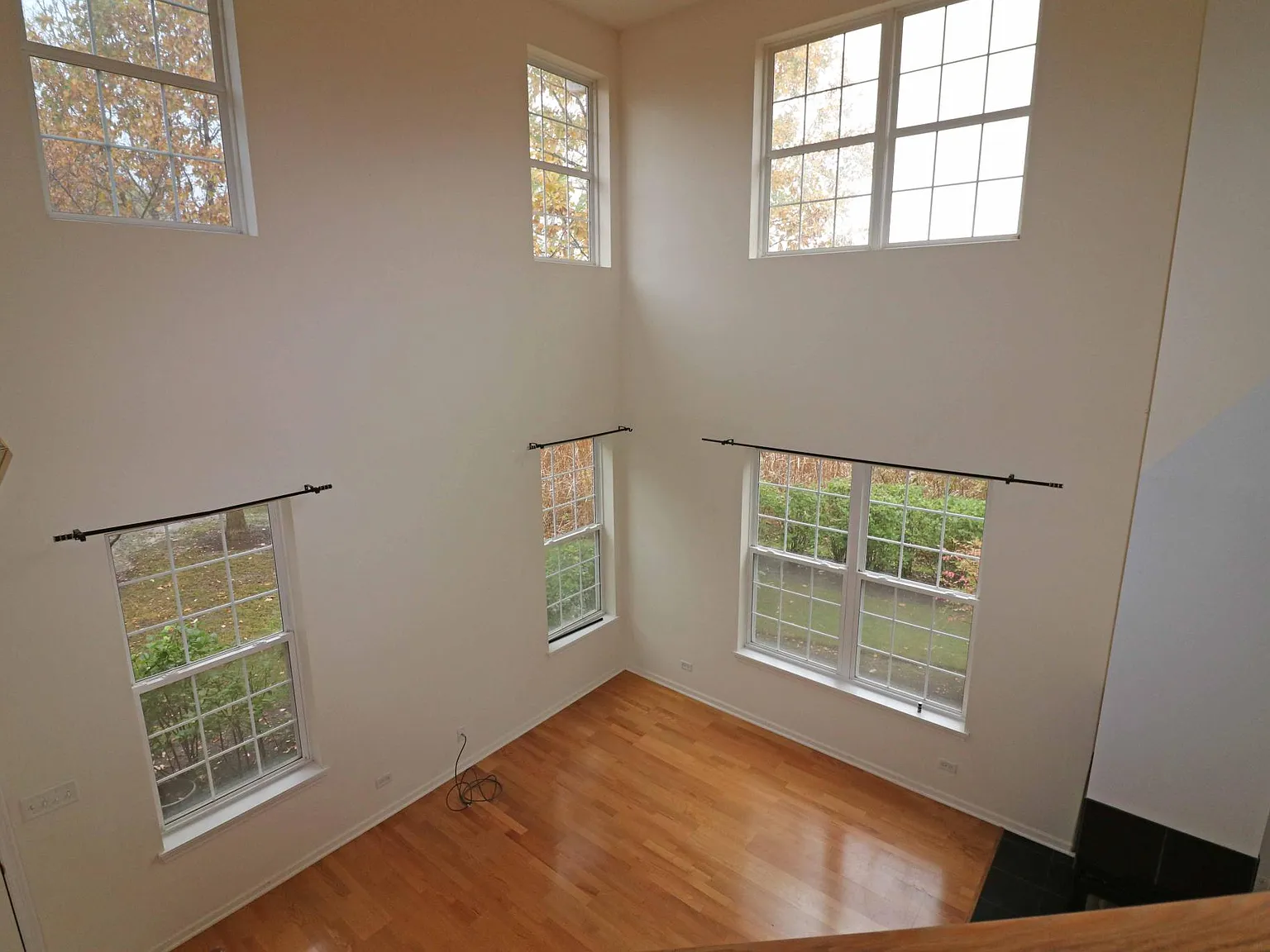 948 Enfield Drive — Photo 4